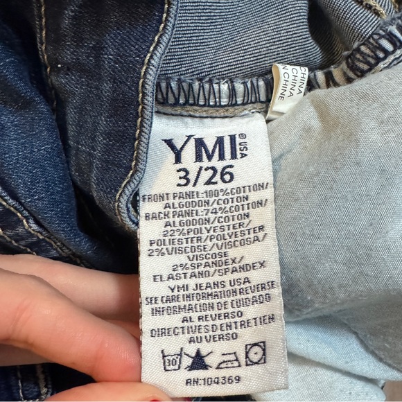 YMI High Rise Dream Fit Denim Shorts 3 / 26 Distressed Dark Wash - Picture 4 of 4